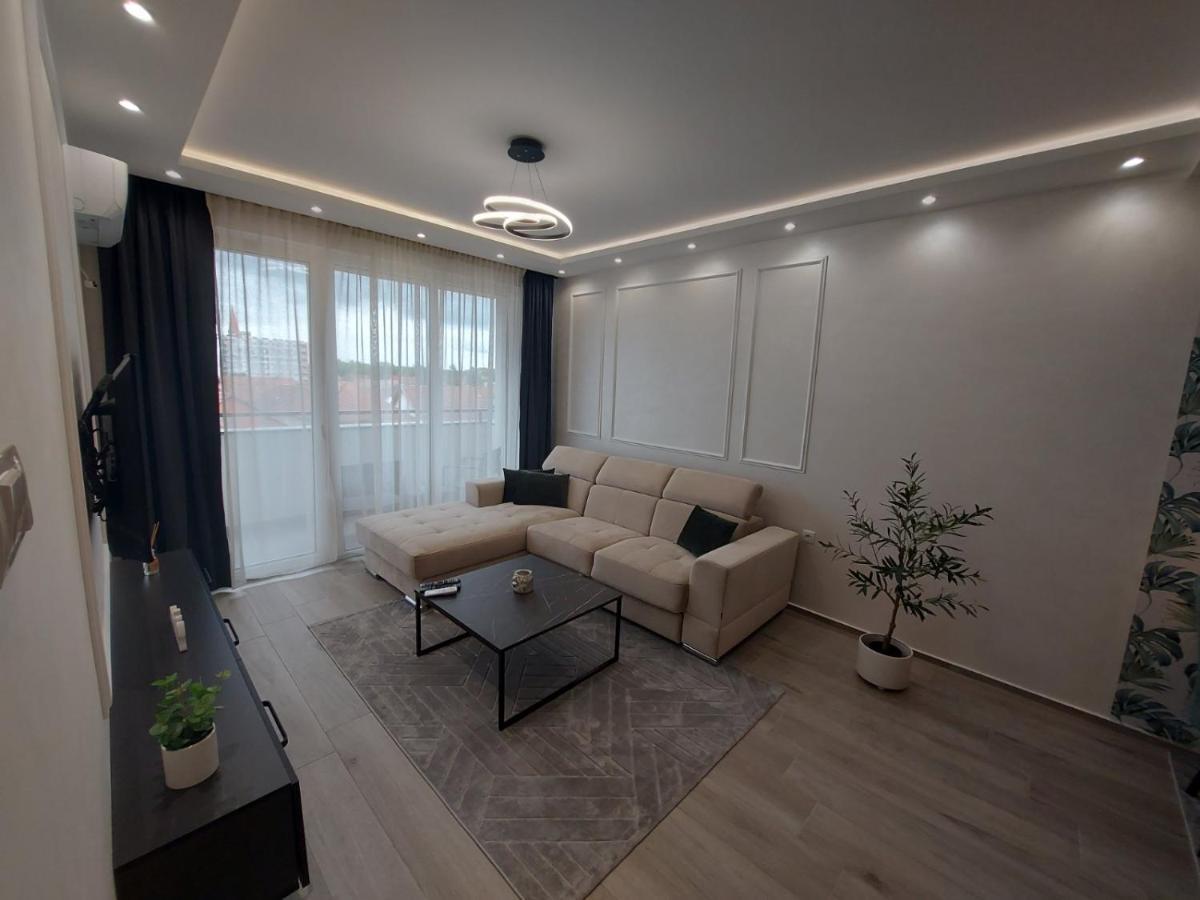 Kat Apartman Leilighet Subotica Eksteriør bilde