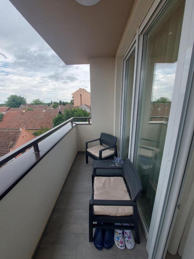 Kat Apartman Leilighet Subotica Eksteriør bilde